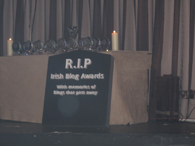 This tomb says RIP Irish Blog awards and has pictures of blogs that have finished. I.e, blogs that have passed away.