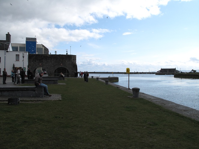 This is a picture of the view from the banks of the river just at the top of Shop street.